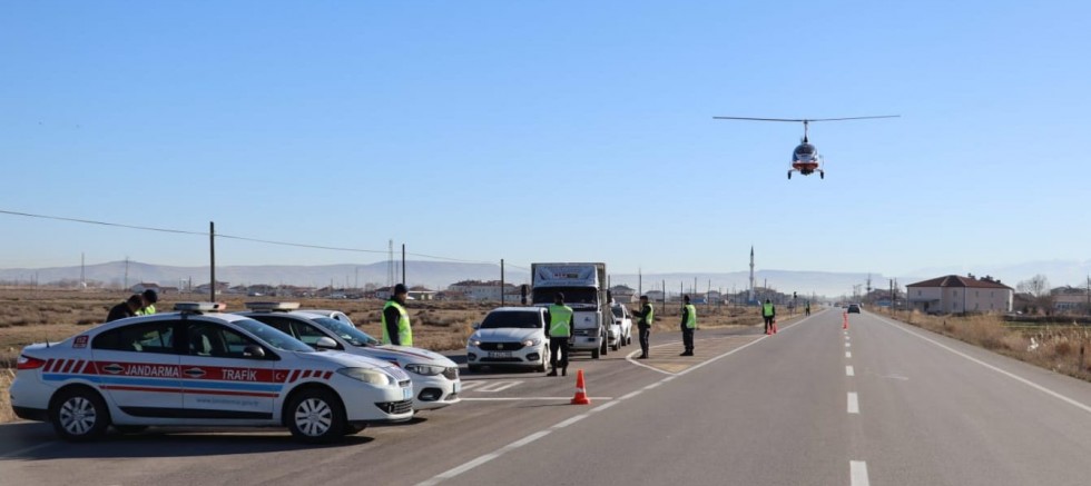 Jandarma, havadan ve karadan trafik denetimi yaptı
