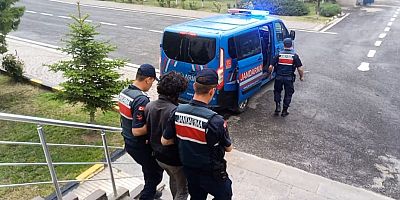Aksaray Jandarma Komutanlığı, hırsızlık suçundan aranan şahsı yakaladı