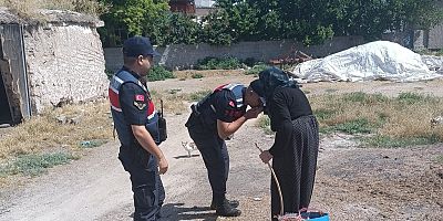 Aksaray Jandarması, koca çınarlarla bayramlaştı