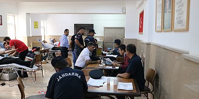 Jandarmadan Kızılay’a kan bağışı