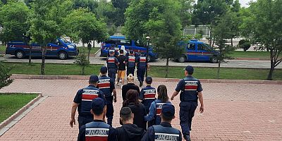 Zehir tacirleri Jandarmadan kaçamadı